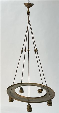 Lampadario in ottone a cinque luci di forma circolare. Italia, anni '20. (d cm