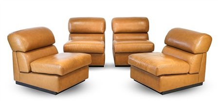 Lotto di quattro poltroncine modulari. Italia, anni '70. Fusto in legno, rivest