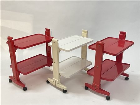 Carrara e Matta Tre tavolini modello "Biplano ". Italia, anni '70. Plastica ross