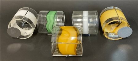 Lotto di vari accessori da bagno in metallo cromato e vetro soffiato a fasce la