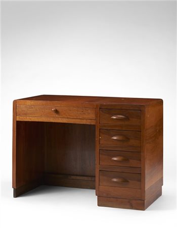 Scrivania impiallacciata con cassetto sottopiano e quattro cassetti nel montant