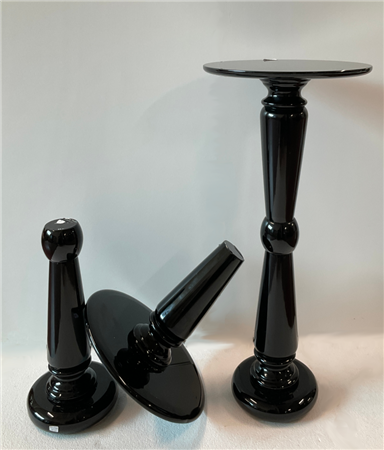 Salviati Coppia di tavolini da appoggio in vetro soffiato nero formati da una co