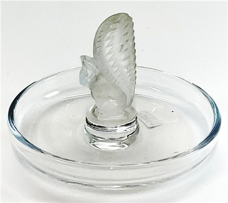 Lalique Porta anelli in vetro soffiato in stampo decorato da scoiattolo. Francia
