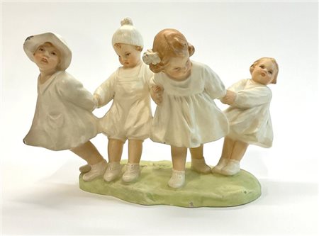 Guido Cacciapuoti Gruppo scultoreo con bambini. Italia, anni '30/'40. Ceramica f