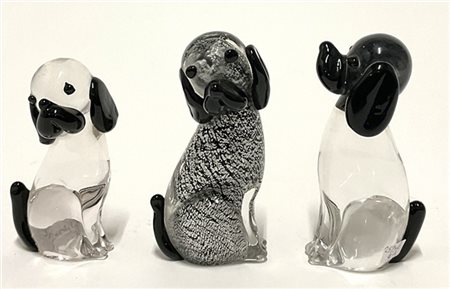 Archimede Seguso Lotto di tre cani in vetro incolore e nero, uno con inclusione