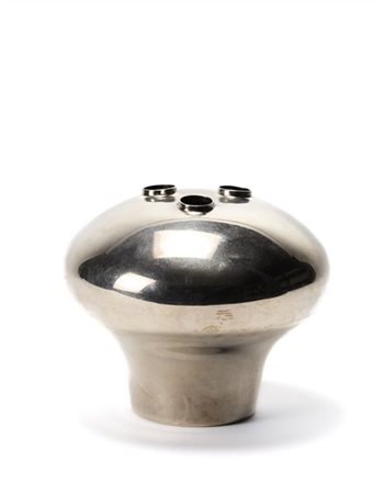 Lino Sabattini Tulipaniera in metallo argentato. Italia, anni '70/'80. (cm 15x13