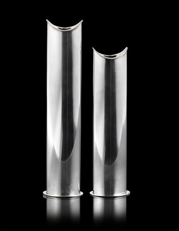 Lino Sabattini Due vasi soliflore modello "Giselle". Bregnano, anni '70. Metallo