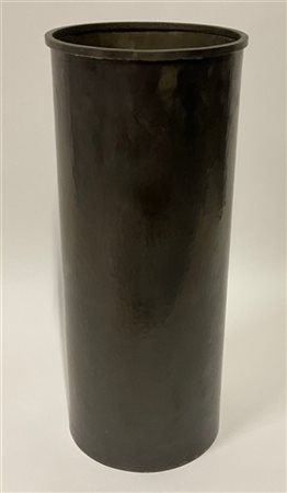 Gallinaro Portaombrelli. Italia, anni '70. Rame martellato. (h cm 151; d cm 21,5