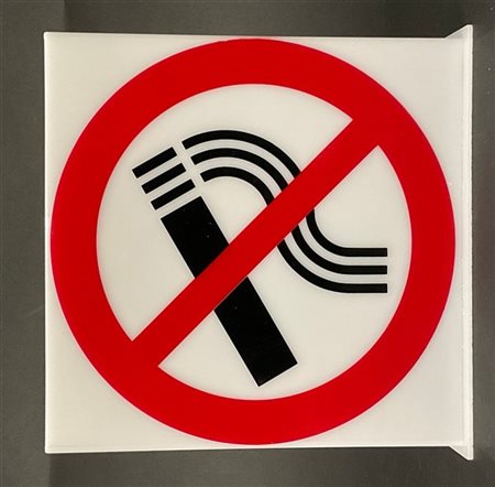 Artemide Schermo segnaletico "Vietato fumare". Milano, 1985. Materiale plastico.