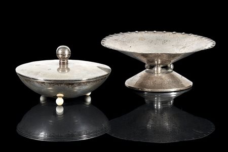 Lotto composto da un'alzatina e un porta cipria Art Déco in argento, titolo 800