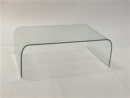 FIAM Tavolino in cristallo curvato. Italia, anni '60. Recante etichetta del prod