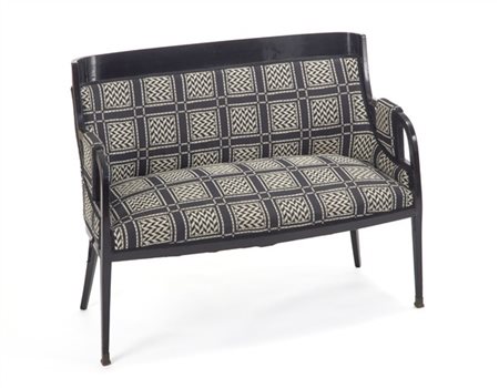 Manifattura centro-europea Divanetto in legno laccato nero, rivestito in tessuto