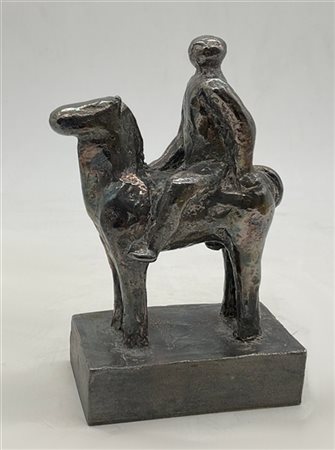 Salvatore Fiume "Cavaliere errante" 
scultura multiplo in argento (gr. 380 circa