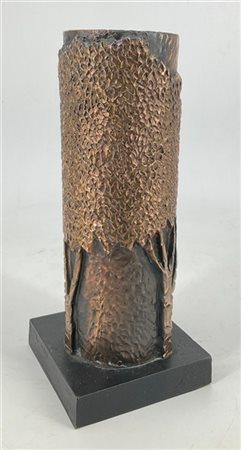 Mario Rossello "Senza titolo" 
scultura multiplo in bronzo dorato
h cm 25, d cm