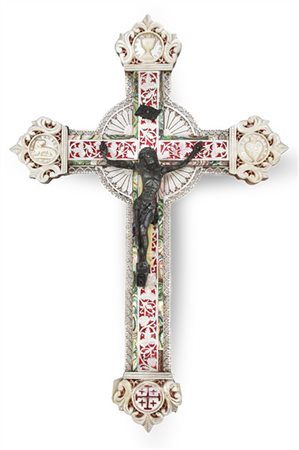 Manifattura di Gerusalemme, inizio secolo XX. Croce in legno sagomato e rivesti