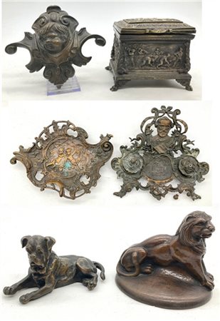 Lotto composto da un portagioie, due fermacarte di cui uno a forma di cane e un