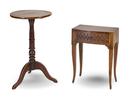 Lotto composto da un tavolino con piano circolare (d cm 45, h cm 78) ed un picc