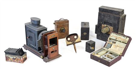 Lotto composto da quattro scatoloni contenenti strumentazione di ambito fotogra