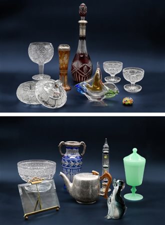 Due cartoni contenenti numerosi oggetti in vetro, cristallo e altri materiali d