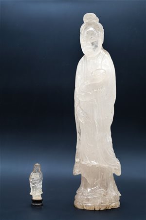 Lotto composto una grande figura di saggio che regge uno scettro ruyi in crista