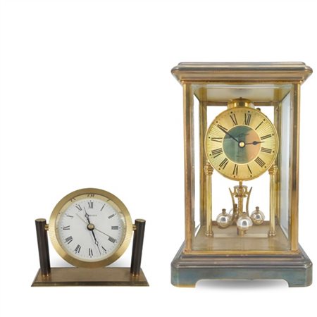 Lotto composto da una pendola del tipo "quattrocento giorni" con cassa in vetro