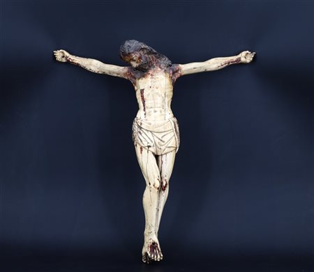 Scultore spagnolo, secolo XVII. Cristo crocifisso in avorio scolpito con tracce