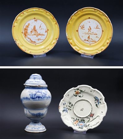 Manifatture diverse, secolo XVIII-XIX. Lotto composto da coppia di piatti in ma