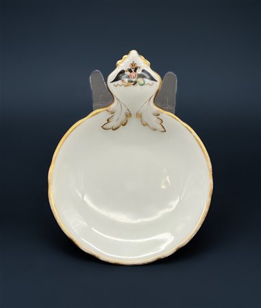 Manifattura Imperiale di San Pietroburgo, 1909. Attingitoio in porcellana del s