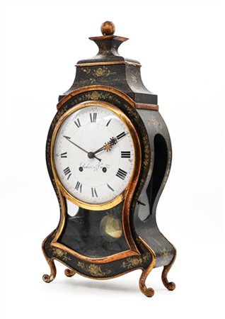 Robert & Comp.
Pendola del tipo Neuchateloise in legno laccato e dorato. Quadra