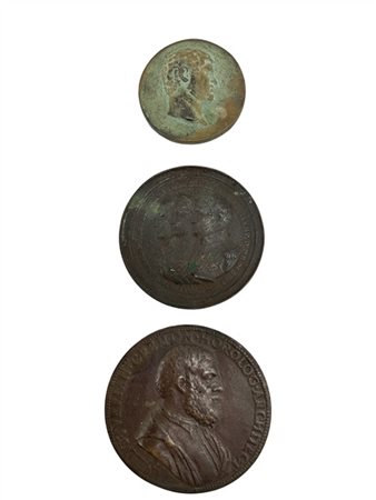 Lotto composto da tre diverse antiche medaglie in bronzo: una da J. Nizzola det