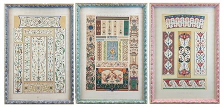 Gruppo di tre litografie a colori raffiguranti ornamenti diversi. In cornici di