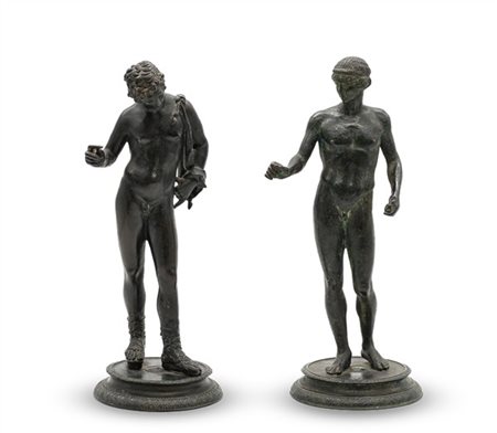 Fonditore del secolo XIX. Due figure in bronzo patinato raffiguranti Narciso e
