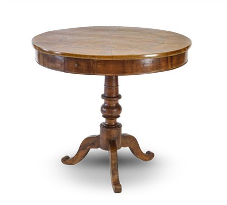 Tavolo di forma circolare con piano lastronato e radicato con un cassettino nel