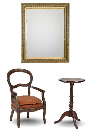 Lotto composto da una specchiera con cornice in legno e pastiglia dorata (cm 10