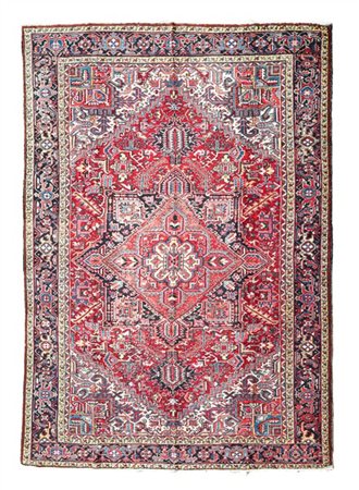 Tappeto Heritz, Persia, recente manifattura. Decoro con medaglione polilobato c