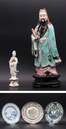 Lotto composto da tre diversi piatti in porcellana, una figuretta in Blanc de C