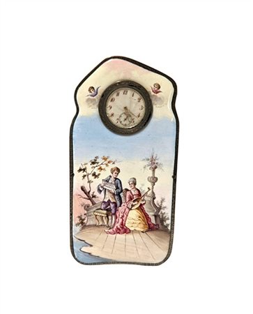 Orologio a cavalletto in metallo argentato e smalti policromi a soggetto galant