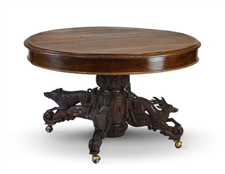 Tavolo allungabile in rovere intagliato nello stile Foresta Nera, piano ovale e