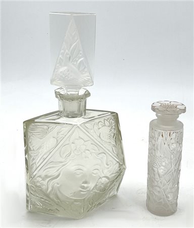 Lalique. Lotto composto da due bottiglie portaprofumo in vetro trasparente soff