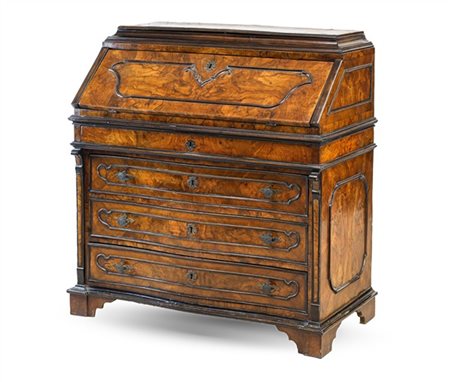 Ribalta lastronata in noce e radica di noce con profili ebanizzati, fronte liev