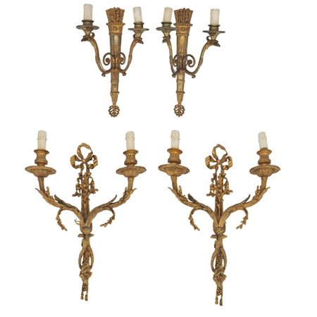 Lotto composto da coppia di applique in bronzo dorato a due bracci fogliati e a