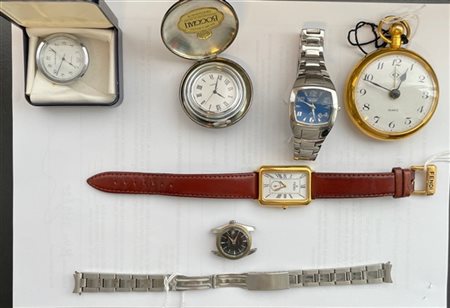 Lotto composto da sei orologi in metalli vari, dei quali tre da tasca e tre da