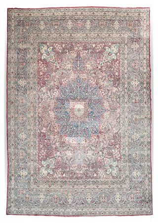 Tappeto Kirman Laver, Persia, fine secolo XIX. Decoro con grande medaglione nei