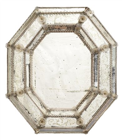 Manifattura di Murano, inizio secolo XX. Specchiera di forma ottagonale a tripl