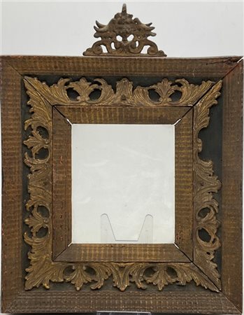 Piccola cornice in legno ebanizzato con bordure guilloché e fascia decorata da