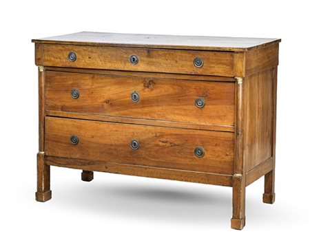 Cassettone in noce a due cassetti e uno a mezza altezza sottopiano, montanti a