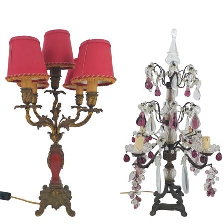 Lotto composto da una lampada "girandole" a quattro luci in metallo e pendenti