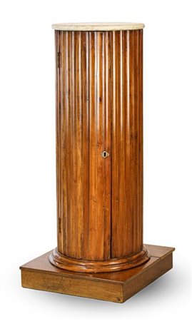 Colonna portabusto scanalata in noce su base quadrata con anta frontale e piano