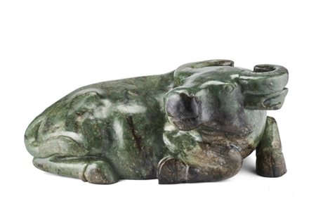 Bufalo d'acqua in giada 
Cina, secolo XX 
(cm 47x17x26) (difetti)