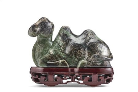 Cammello in giada verde spinacio chiazzata russet
Cina, dinastia Qing (1644-191